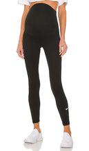 Nike Mother Nature One Tight Legging in Black - Nike - Mother Nature One - Legging moulant - Noir - Nike Mother Nature One 黑色紧身打底裤 - Nike Mother Nature One enge Leggings in Schwarz - Nike Mother Nature 원 타이트 레깅스 블랙 색상 - Legging attillato Nike Mother Nature One in nero