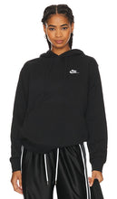 Nike NSW Club Hoodie in Black - Nike NSW Club - Sweat à capuche - Noir - Nike NSW Club 黑色连帽衫 - Nike NSW Club Kapuzenpullover in Schwarz - Nike NSW 클럽 후디블랙 색상 - Felpa con cappuccio Nike NSW Club in nero