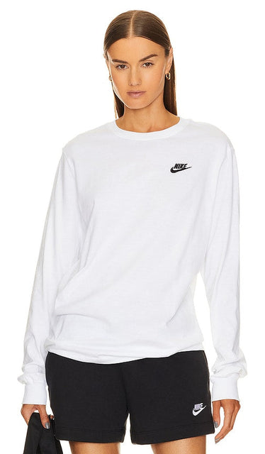 Nike NSW Club Tee Long Sleeve in White - Nike NSW Club - T-shirt à manches longues - Blanc - Nike NSW Club 白色长袖 T 恤 - Nike NSW Club T-Shirt mit langen Ärmeln in Weiß - Nike NSW 클럽 티 긴팔 화이트 색상 - Maglietta a maniche lunghe Nike NSW Club in bianco