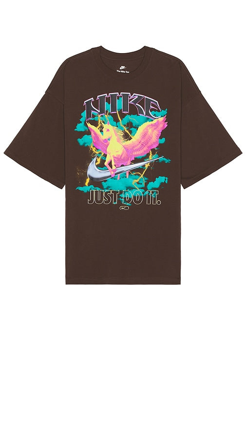 Nike NSW Tee in Brown - Nike NSW - T-shirt marron - Nike NSW 棕色 T 恤 - Nike NSW T-Shirt in Braun - Nike NSW 티셔츠 브라운 색상 - Maglietta Nike NSW in marrone