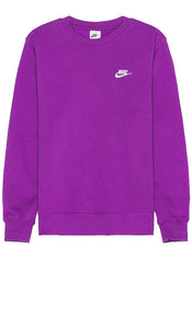 Nike Nsw Club Crew in Purple - Nike NSW Club - Haut ras du cou en violet - Nike Nsw Club 紫色圆领上衣 - Nike Nsw Club Crew in Lila - Nike Nsw 클럽 크루 퍼플 색상 - Maglietta Nike Nsw Club in viola