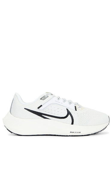 Nike Pegasus 40 Sneaker in Ivory - Baskets Nike Pegasus 40 en ivoire - Nike Pegasus 40 象牙色运动鞋 - Nike Pegasus 40 Sneaker in Elfenbein - Nike Pegasus 40 스니커즈 색상은 아이보리 색상입니다. - Sneaker Nike Pegasus 40 di colore avorio
