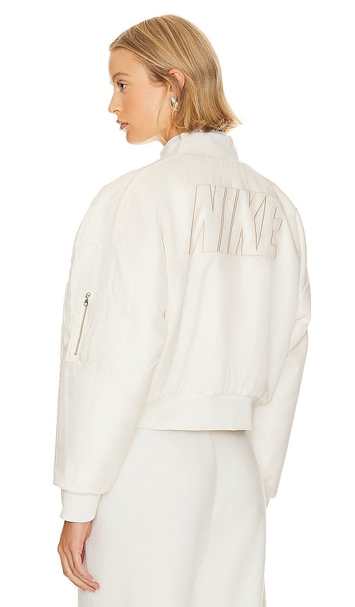 Nike Reversible Faux Fur Bomber in Cream - Nike - Bomber réversible en fausse fourrure - Crème - Nike 奶油色双面人造毛皮飞行员夹克 - Wende-Bomberjacke aus Kunstpelz von Nike in Creme - Nike 리버서블 인조 퍼 봄버 크림 색상 - Bomber reversibile Nike in pelliccia sintetica color crema