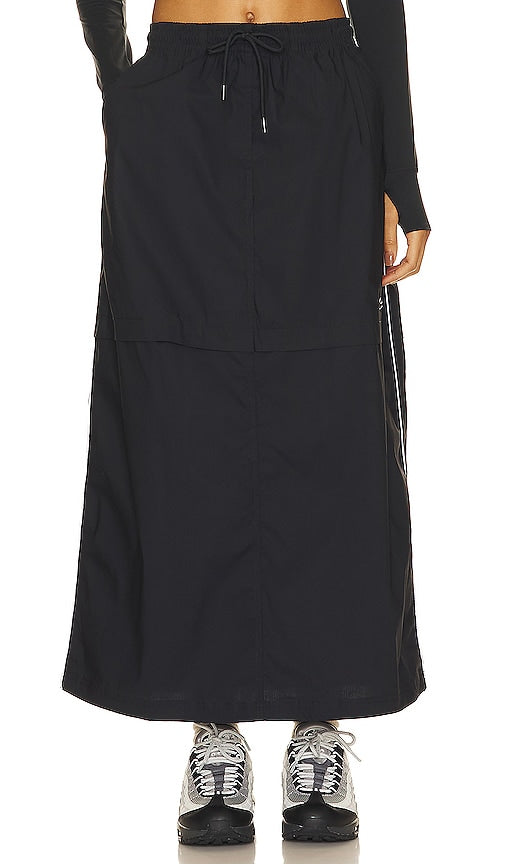 Nike Skirt in Black - Jupe Nike en noir - 耐克黑色裙子 - Nike Rock in Schwarz - 나이키 스커트 - Gonna Nike in nero