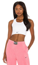 Nike Swoosh Long Line Bra in White - Nike - Soutien-gorge long avec virgule - Blanc - 白色 Nike Swoosh 长线文胸 - Nike Swoosh Long Line BH in Weiß - Nike Swoosh 롱 라인 브라 화이트 색상 - Reggiseno a linea lunga Nike Swoosh in bianco