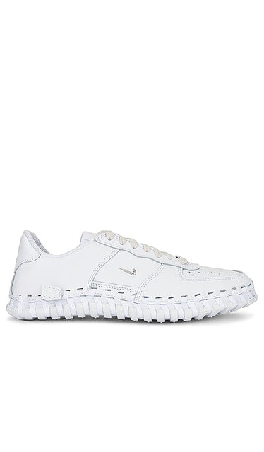 Nike X Jacquemus J Force 1 Lx Sneaker in White - Nike X Jacquemus - J Force 1 Lx - Baskets - Blanc - Nike X Jacquemus J Force 1 Lx 白色运动鞋 - Nike X Jacquemus J Force 1 Lx Sneaker in Weiß - Nike X Jacquemus J Force 1 Lx 스니커즈화이트 색상 - Sneaker Nike X Jacquemus J Force 1 Lx in bianco