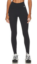 Nike Zenvy High Rise Legging in Black - Nike - Zenvy - Legging taille haute - Noir - Nike Zenvy 黑色高腰打底裤 - Nike Zenvy Leggings mit hohem Bund in Schwarz - Nike Zenvy 하이라이즈 레깅스 블랙 색상 - Legging Nike Zenvy a vita alta in nero