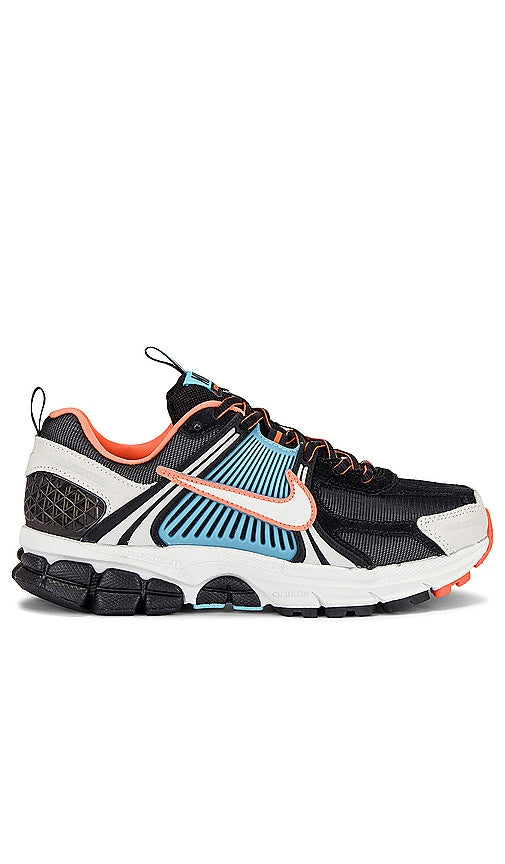 Nike Zoom Vomero 5 PRM Sneaker in Black - Nike - Zoom Vomero 5 PRM - Baskets - Noir - Nike Zoom Vomero 5 PRM 黑色运动鞋 - Nike Zoom Vomero 5 PRM Sneaker in Schwarz - Nike Zoom Vomero 5 PRM 스니커즈블랙 색상 - Sneaker Nike Zoom Vomero 5 PRM in nero