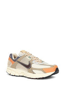 Nike Zoom Vomero 5 in Beige