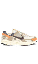 Nike Zoom Vomero 5 in Beige