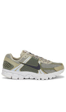 Nike Zoom Vomero 5 in Olive