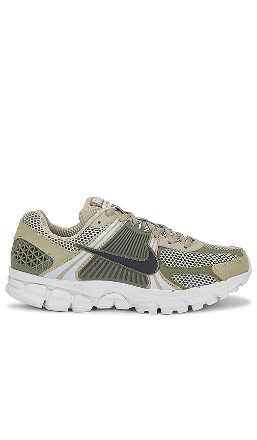 Nike Zoom Vomero 5 in Olive