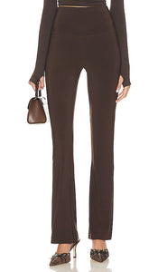 Norma Kamali Boot Pant in Chocolate - Pantalon botte Norma Kamali en chocolat - Norma Kamali 巧克力色靴裤 - Norma Kamali Stiefelhose in Schokolade - Norma Kamali 부츠 팬츠 - Pantaloni da stivale Norma Kamali in cioccolato