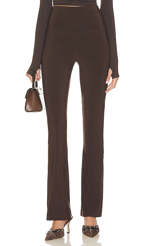 Norma Kamali Boot Pant in Chocolate - Pantalon botte Norma Kamali en chocolat - Norma Kamali 巧克力色靴裤 - Norma Kamali Stiefelhose in Schokolade - Norma Kamali 부츠 팬츠 - Pantaloni da stivale Norma Kamali in cioccolato