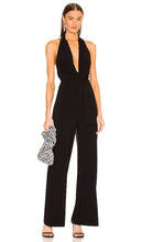 Norma Kamali Halter Wrap Straight Leg Jumpsuit in Black - Norma Kamali - Combinaison cache-cœur à jambe droite et dos nu en noir - Norma Kamali 黑色挂脖裹身直筒连身裤 - Norma Kamali Neckholder-Overall mit geradem Bein in Schwarz - Norma Kamali 홀터 랩 스트레이트 레그 점프수트블랙 색상 - Tuta Norma Kamali Halter Wrap con gamba dritta in nero