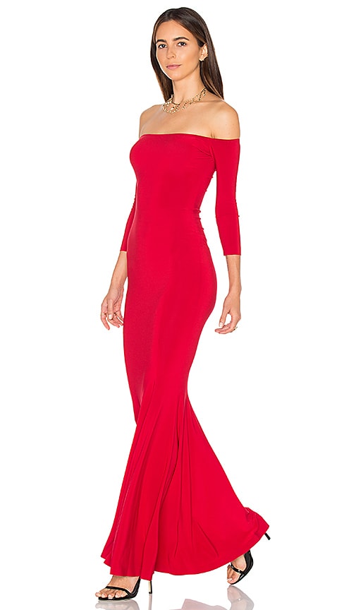 Norma Kamali Off The Shoulder Fishtail Gown in Red - Norma Kamali - Robe queue de poisson à épaules dénudées en rouge - Norma Kamali 红色露肩鱼尾礼服 - Schulterfreies Fischschwanzkleid von Norma Kamali in Rot - Norma Kamali 오프 더 숄더 피쉬테일 가운 레드 색상 - Abito a coda di pesce con spalle scoperte Norma Kamali in rosso