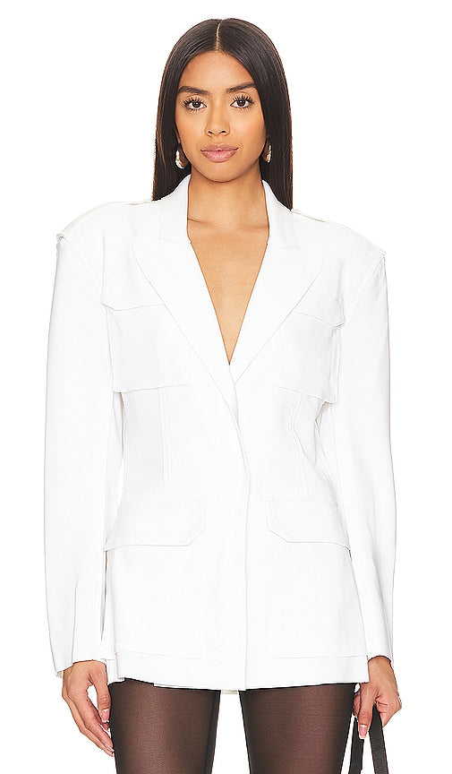 Norma Kamali Single Breasted Cargo Jacket in White - Norma Kamali - Veste cargo à simple boutonnage en blanc - Norma Kamali 白色单排扣工装夹克 - Einreihige Cargojacke von Norma Kamali in Weiß - Norma Kamali 싱글 브레스티드 카고 재킷 화이트 색상 - Giacca cargo monopetto Norma Kamali in bianco