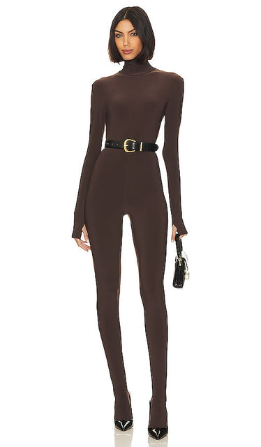 Norma Kamali Slim Fit Turtle Catsuit With Footsie in Chocolate - Norma Kamali - Catsuit coupe slim tortue avec footsie - Chocolat - Norma Kamali 修身海龟连身衣（巧克力色足部） - Norma Kamali Slim Fit Schildkröten-Catsuit mit Füßling in Schokolade - Norma Kamali 슬림핏 터틀 캣수트와 풋시 초콜릿 - Norma Kamali Catsuit tartaruga vestibilità slim con piedino color cioccolato