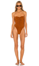 Norma Kamali Slinky Marissa One Piece in Tan - Norma Kamali - Une pièce moulante Marissa en beige - Norma Kamali 黄褐色 Slinky Marissa 一件 - Norma Kamali Slinky Marissa Einteiler in Hellbraun - Norma Kamali 슬링키 마리사 원피스 탠 색상 - Norma Kamali Slinky Marissa One Piece in marrone chiaro