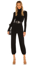 Norma Kamali Turtleneck Jog Jumpsuit in Black - Norma Kamali - Combinaison de jogging à col roulé en noir - Norma Kamali 黑色高领慢跑连身裤 - Norma Kamali Rollkragen-Jog-Jumpsuit in Schwarz - Norma Kamali 터틀넥 조그 점프수트블랙 색상 - Tuta da jogging Norma Kamali a collo alto in nero