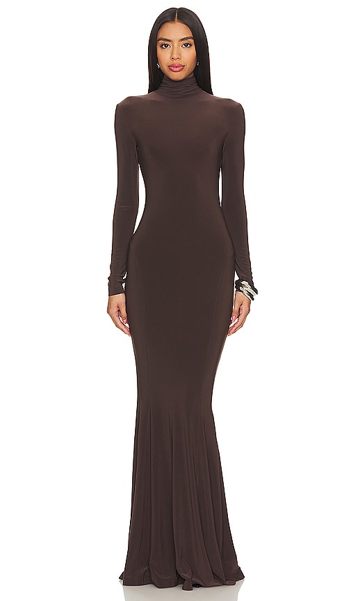 Norma Kamali x REVOLVE Fishtail Gown in Chocolate - Robe queue de poisson Norma Kamali x REVOLVE en Chocolat - Norma Kamali x REVOLVE 巧克力色鱼尾礼服 - Norma Kamali x REVOLVE Fischschwanzkleid in Schokolade - Norma Kamali x REVOLVE 피쉬테일 가운 초콜릿 - Abito Norma Kamali x REVOLVE Fishtail color cioccolato