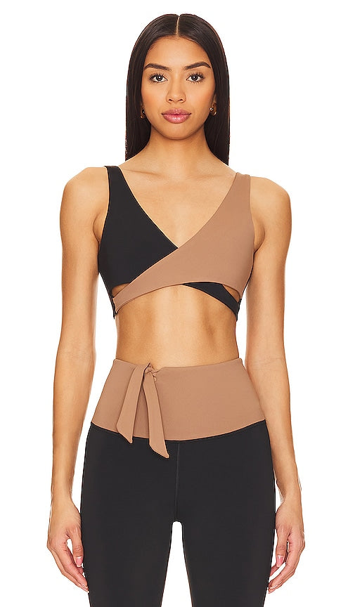 Nubyen Alicante V Neck Wrap Sports Bra in Brown - Nubyen Alicante Soutien-gorge de sport portefeuille à col en V en marron - Nubyen Alicante 棕色 V 领裹身式运动文胸 - Nubyen Alicante Wickel-Sport-BH mit V-Ausschnitt in Braun - Nubyen Alicante V 넥 랩 스포츠 브라(브라운 색상) - Reggiseno sportivo Nubyen Alicante con scollo a V in marrone