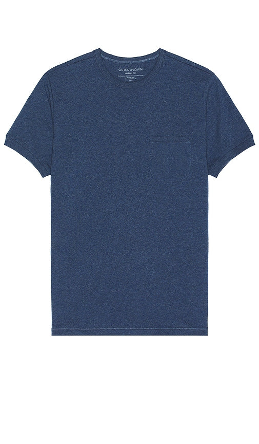 OUTERKNOWN Sojourn Pocket Tee in Blue - T-shirt à poche Sojourn OUTERKNOWN en bleu - OUTERKNOWN Sojourn 蓝色口袋 T 恤 - OUTERKNOWN Sojourn Pocket Tee in Blau - OUTERKNOWN Sojourn 포켓 티셔츠 in 블루 - T-shirt con tasca Sojourn OUTERKNOWN in blu