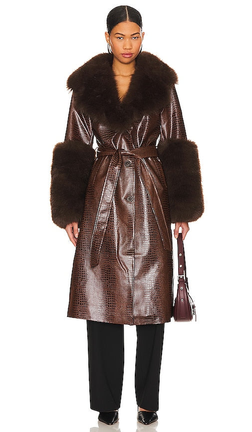 OW Collection Astrid Faux Fur Coat in Brown - OW Collection Astrid - Manteau en fausse fourrure marron - OW 系列 Astrid 棕色人造毛皮大衣 - OW Collection Astrid Kunstpelzmantel in Braun - OW Collection 아스트리드 인조 퍼 코트브라운 색상 - Cappotto in pelliccia sintetica Astrid della collezione OW in marrone