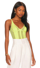 OW Collection Swirl Bodysuit in Green - Body tourbillonnant de la collection OW en vert - OW 系列绿色漩涡连体衣 - OW Collection Swirl Bodysuit in Grün - OW Collection 스월 바디수트 - Body ricciolo della collezione OW in verde
