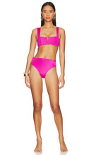 OYE Swimwear Victoria High Rise Set in Fuchsia - Ensemble de maillots de bain OYE Victoria taille haute en fuchsia - OYE 紫红色维多利亚高腰泳衣套装 - OYE Bademode Victoria High Rise Set in Fuchsia - OYE 수영복 Victoria 하이 라이즈 세트 - Costume da bagno OYE Victoria High Rise in fucsia