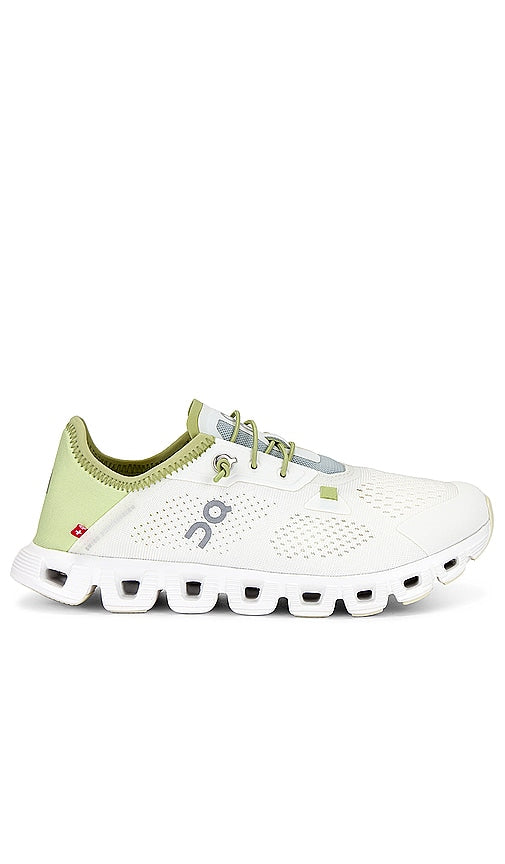 On Cloud 5 Coast Sneaker in Ivory - Baskets On Cloud 5 Coast en ivoire - On Cloud 5 Coast 象牙色运动鞋 - On Cloud 5 Coast Sneaker in Elfenbein - On Cloud 5 Coast 스니커즈 - Sneaker On Cloud 5 Coast in avorio