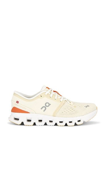 On Cloud X 4 Sneaker in Cream | Castor & Flame Training & Gym Sneakers for Women