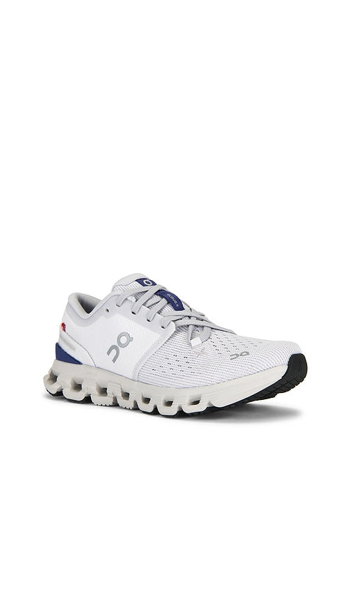 On Cloud X 4 Sneaker in Lavender