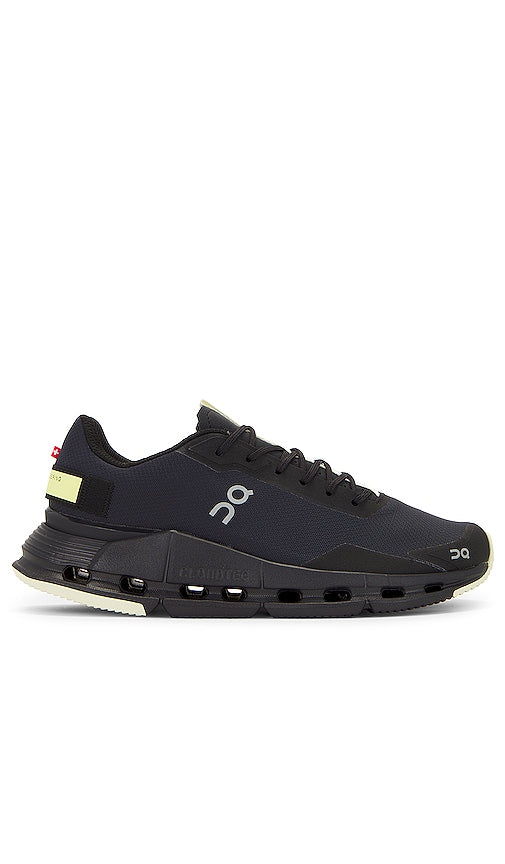 On Cloudnova Form Sneaker in Black - Sur la sneaker Cloudnova Form en noir - 黑色 Cloudnova Form 运动鞋 - On Cloudnova Form Sneaker in Schwarz - On Cloudnova 폼 스니커즈 블랙 색상 - Su Sneaker Cloudnova Form in nero