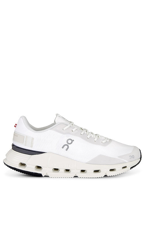On Cloudnova Form Sneaker in White - Sur la sneaker Cloudnova Form en blanc - 白色 Cloudnova Form 运动鞋 - On Cloudnova Form Sneaker in Weiß - On Cloudnova Form 스니커즈 화이트 색상 - Su Sneaker Cloudnova Form in bianco