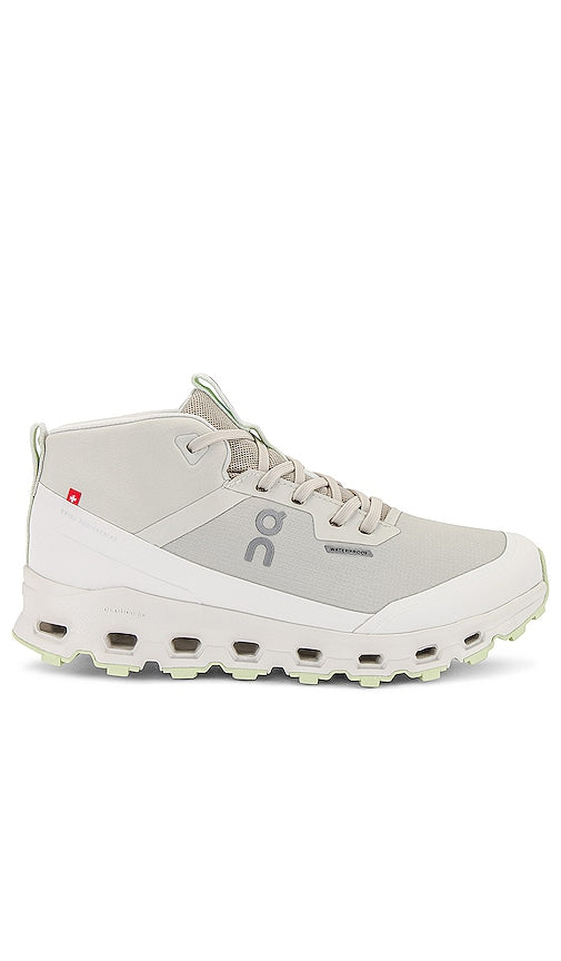 On Cloudroam Waterproof Sneaker in Cream - Sur les baskets imperméables Cloudroam en crème - 奶油色 Cloudroam 防水运动鞋 - On Cloudroam Wasserdichter Sneaker in Creme - On Cloudroam 워터프루프 스니커즈 크림 색상 - Su Sneaker impermeabile Cloudroam in crema