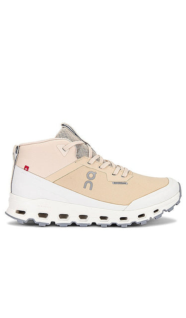 On Cloudroam Waterproof Sneaker in Peach - Sur les baskets imperméables Cloudroam en pêche - 桃色 Cloudroam 防水运动鞋 - On Cloudroam Wasserdichter Sneaker in Pfirsich - On Cloudroam 방수 스니커즈 - Su Sneaker impermeabile Cloudroam in pesca