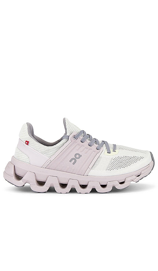 On Cloudswift 3 Ad Sneaker in Lavender - Sur les baskets Cloudswift 3 Ad en lavande - 薰衣草色 Cloudswift 3 Ad 运动鞋 - On Cloudswift 3 Ad Sneaker in Lavendel - On Cloudswift 3 라벤더 컬러의 광고 스니커즈 - Sulla sneaker Cloudswift 3 Ad in lavanda