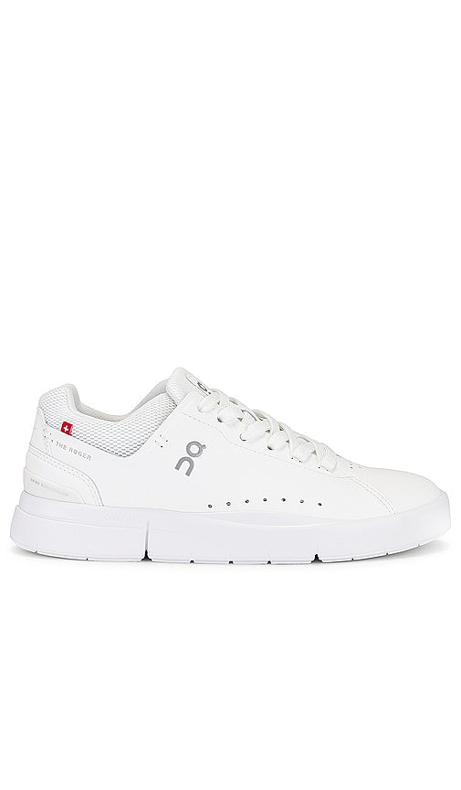 On The Roger Advantage Sneaker in White - Sur la sneaker Roger Advantage en blanc - 白色 Roger Advantage 运动鞋 - Auf dem Roger Advantage Sneaker in Weiß - On The Roger Advantage 스니커즈 화이트 색상 - Sulla sneaker Roger Advantage in bianco