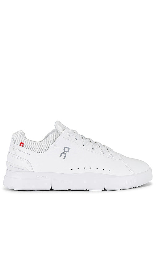 On the Roger Advantage Sneaker in White - Sur la sneaker Roger Advantage en blanc - 白色 Roger Advantage 运动鞋 - Auf dem Roger Advantage Sneaker in Weiß - Roger Advantage 흰색 운동화에 대하여 - Sulla sneaker Roger Advantage in bianco