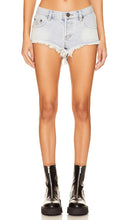 One Teaspoon Bonitas Low Waist Denim Short in Blue - One Teaspoon - Short en jean taille basse Bonitas en bleu - 一茶匙 Bonitas 蓝色低腰牛仔短裤 - One Teaspoon Bonitas Denim-Shorts mit niedriger Taille in Blau - One Teaspoon Bonitas 로우 웨이스트 데님 쇼트 블루 색상 - Pantaloncini di jeans a vita bassa One Teaspoon Bonitas in blu