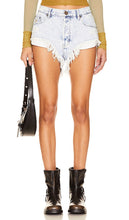 One Teaspoon Rollers Low Waist Denim Short in Blue - Short en jean taille basse One Teaspoon Rollers en bleu - One Teaspoon Rollers 蓝色低腰牛仔短裤 - One Teaspoon Rollers Denim-Shorts mit niedriger Taille in Blau - One Teaspoon Rollers 로우 웨이스트 데님 쇼트 블루 색상 - Pantaloncini di jeans a vita bassa One Teaspoon Rollers in blu