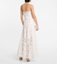 Oscar de la Renta Floral-appliqué guipure lace gown