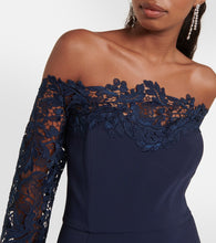 Oscar de la Renta Lace-trimmed crêpe gown