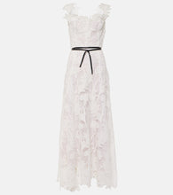 Oscar de la Renta Marbled Carnation Guipure lace bustier gown. Oscar de la Renta 大理石花纹康乃馨凸花蕾丝紧身胸衣礼服