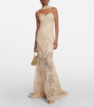 Oscar de la Renta Off-shoulder guipure lace gown
