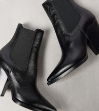 Saint Laurent Theo 95 leather Chelsea boots