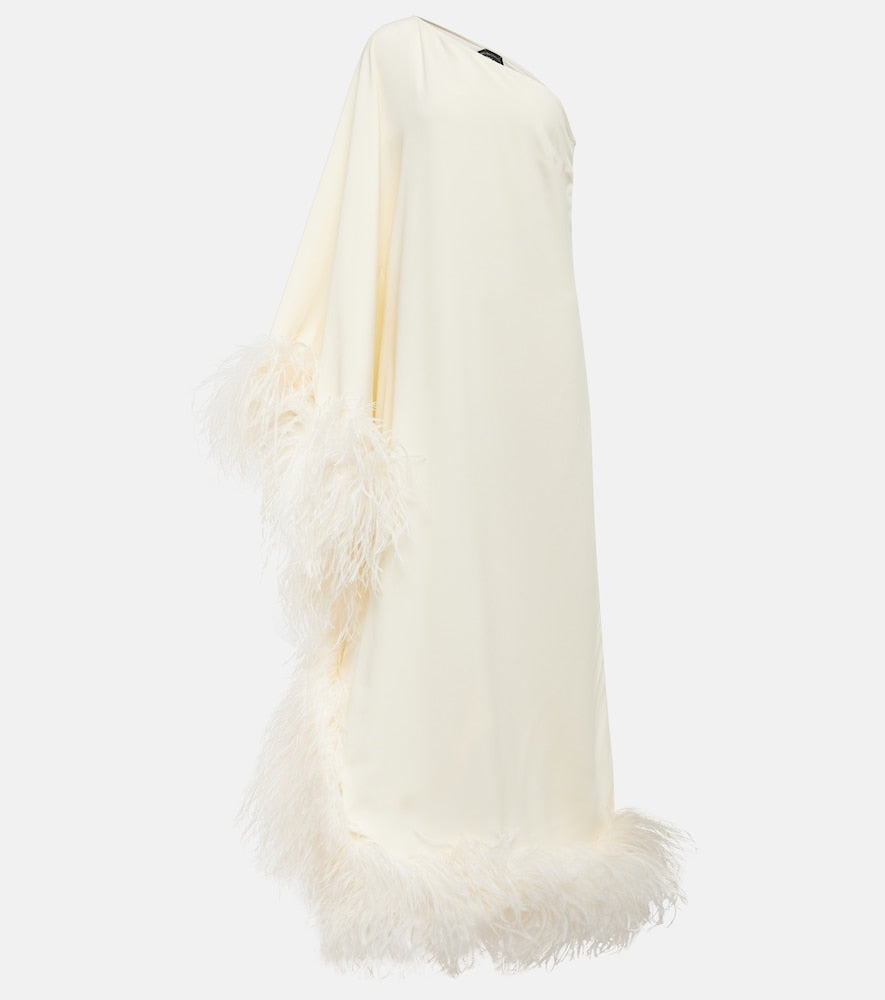 Taller Marmo Ubud feather-trimmed gown. 更高挑的 Marmo Ubud 羽毛装饰礼服