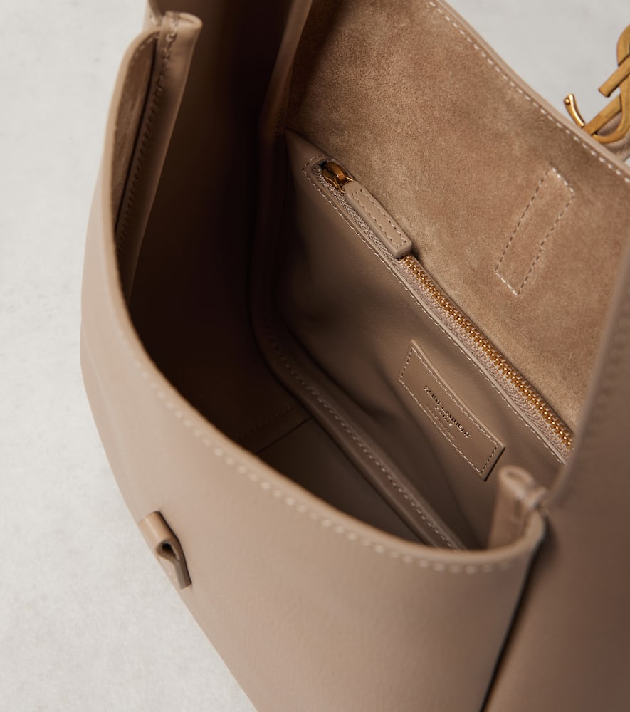Saint Laurent Le 5 √É¬† 7 Small leather shoulder bag