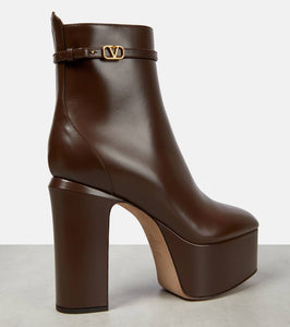 Valentino Garavani VLogo Signature leather platform boots
